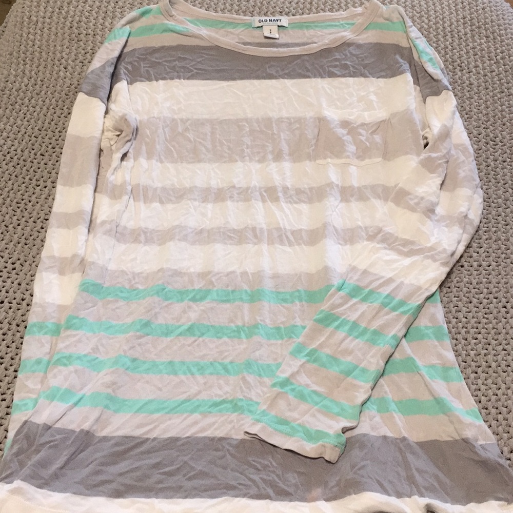 Women’s long sleeve T-shirt, size small.